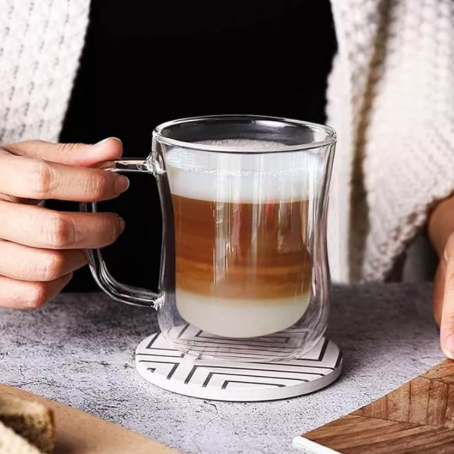Cana de cafea și ceai cu pereți dubli, cu mâner și design elegant curbat, 300 ml