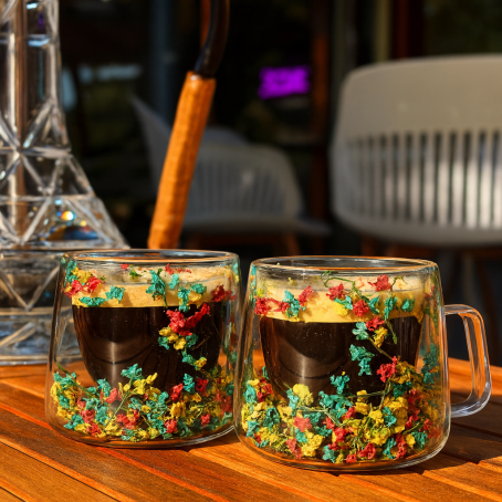 Set de 2 cești multicolore cu pereți dubli, cu mâner și flori încorporate, 200 ml