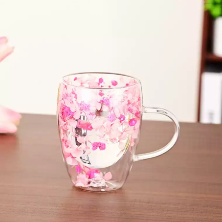 Cană armonioasă cu pereți dubli și flori încorporate în nuanțe de roz, 350 ml