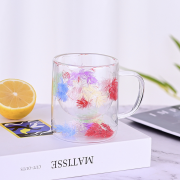 Cană cu pereți dubli, cu pene și mâner multicolore, 350 ml