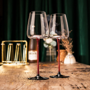 Set 2 pahare elegante cristal pentru vin roșu cu picior roșu, 590 ml