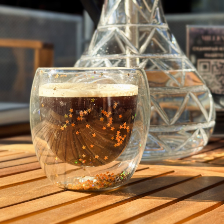 Pahar elegant cu fund dublu, cu efect strălucitor, fără mâner, 250 ml