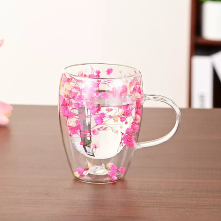 Cană delicată cu pereți dubli și flori încorporate - eleganță roz, 350 ml