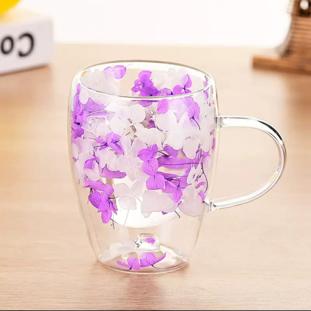Ceșcuță elegantă dublu-perete cu flori mov și albe încorporate, 350 ml
