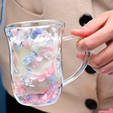 Cana fabuloasă cu pereți dubli, cu mâner și flori încorporate în culori delicate, 300 ml