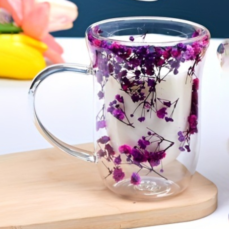 Cană delicată cu pereți dubli, cu mâner și flori mov încorporate, 300 ml