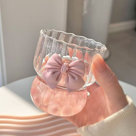 Cana elegantă de sticlă cu panglică și design ondulat, 300 ml