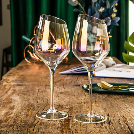 Pahare de vin cu culori curcubeu și design înclinat - 440ml, 2 bucăți