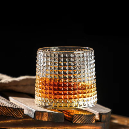 Pahar elegant de sticlă cu textură în relief tip plasă pentru whisky, lichioruri și cocktailuri, 150 ml