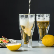 Cană de bere tematică cu pereți dubli și formă de sticlă încorporată, 250 ml