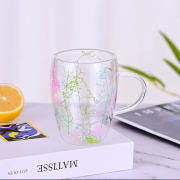 Cană elegantă cu fund dublu, cu alge marine multicolore încorporate și mâner, 350 ml