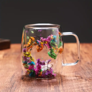 Cană elegantă cu pereți dubli, cu mâner și flori multicolore încorporate, 350 ml