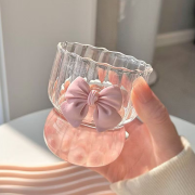 Cana elegantă de sticlă cu panglică și design ondulat, 300 ml